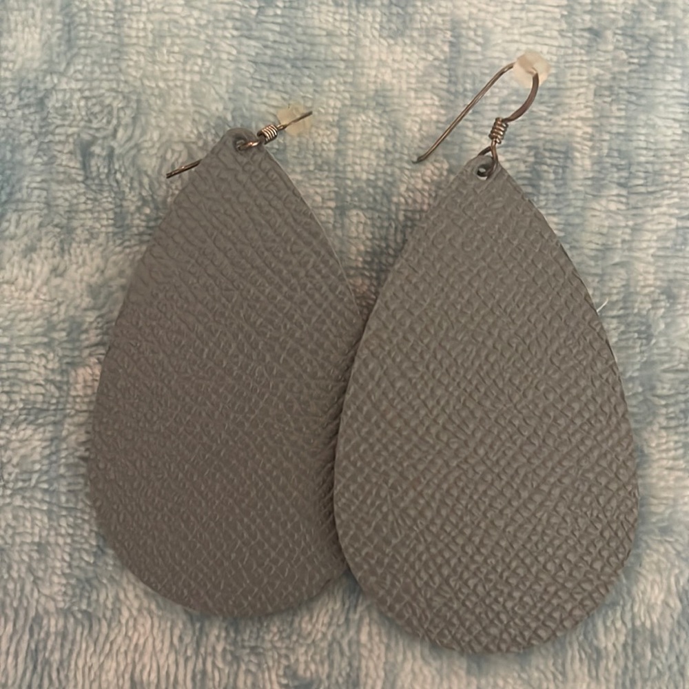 Nickel and Suede Grey Slate Teardrops M